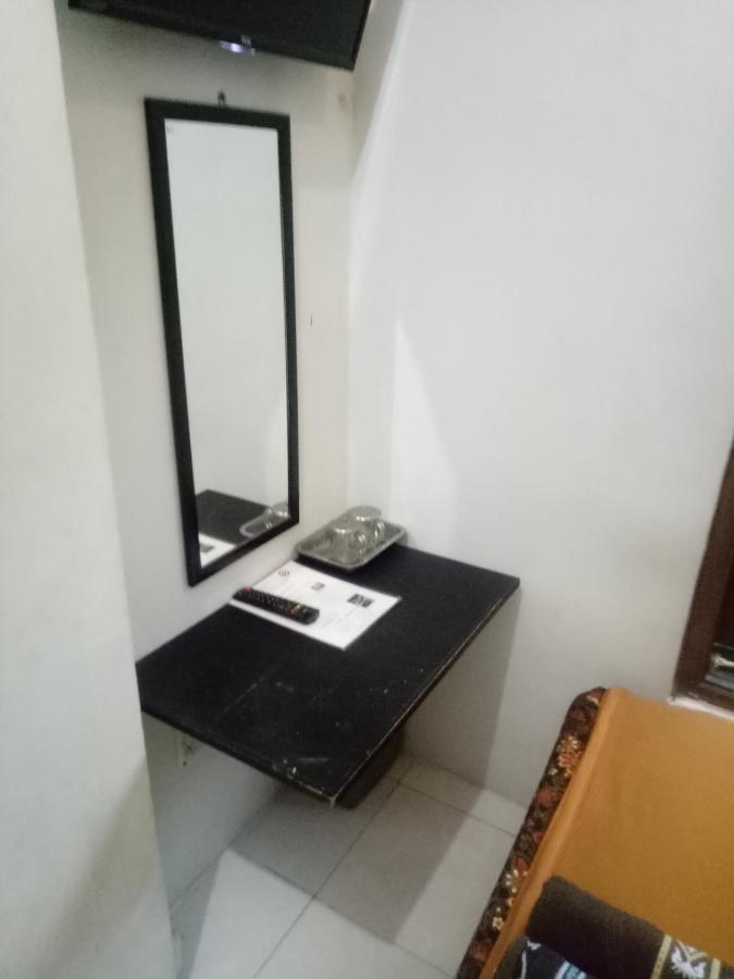 Losmen Fadel Malioboro Jogja Yogyakarta Exterior foto