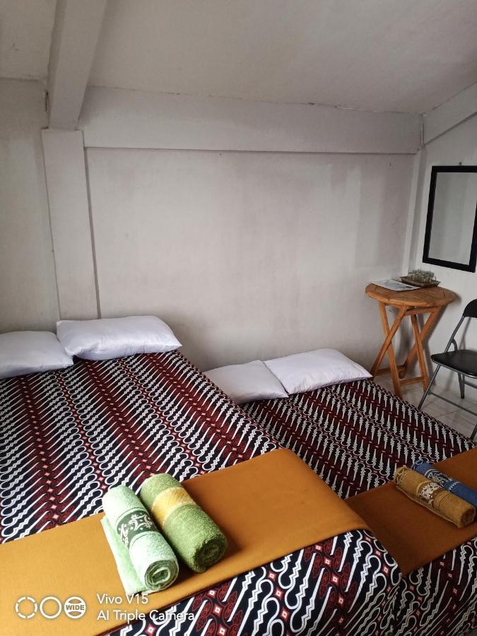 Losmen Fadel Malioboro Jogja Yogyakarta Exterior foto
