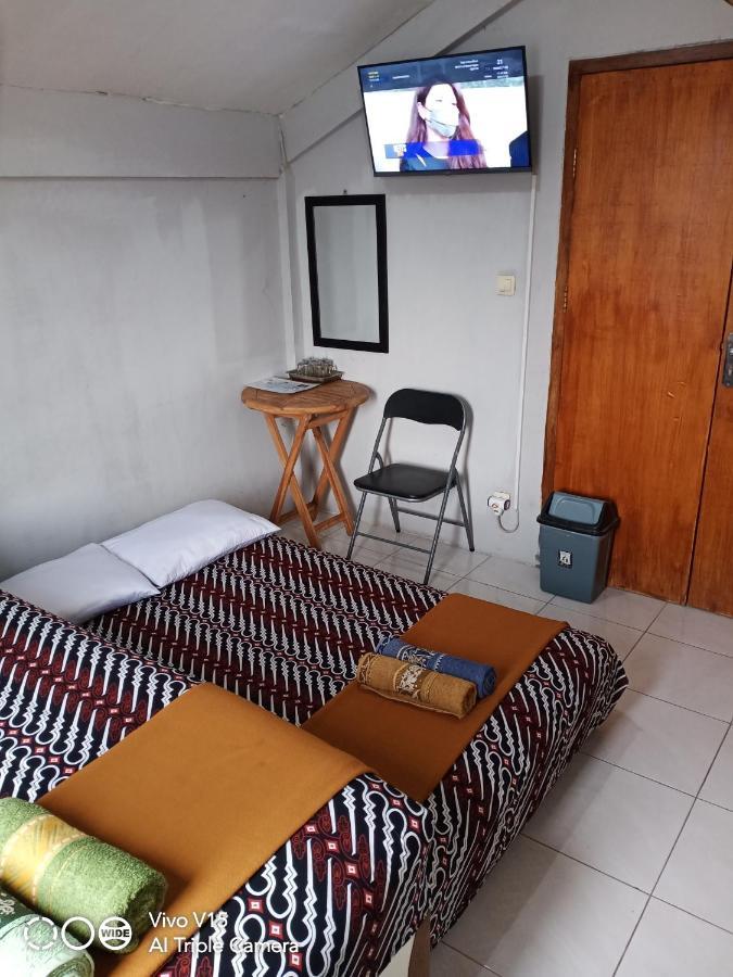 Losmen Fadel Malioboro Jogja Yogyakarta Exterior foto
