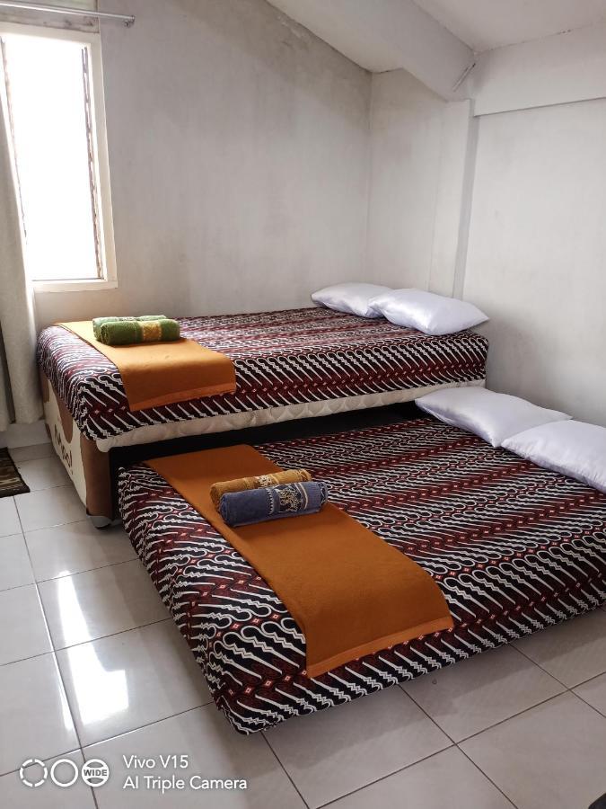 Losmen Fadel Malioboro Jogja Yogyakarta Exterior foto